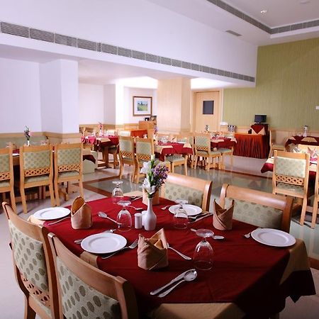 Pooram International Hotel Thrissur Buitenkant foto