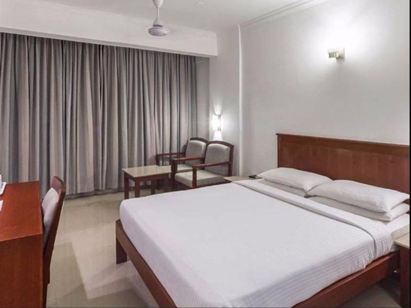 Pooram International Hotel Thrissur Buitenkant foto