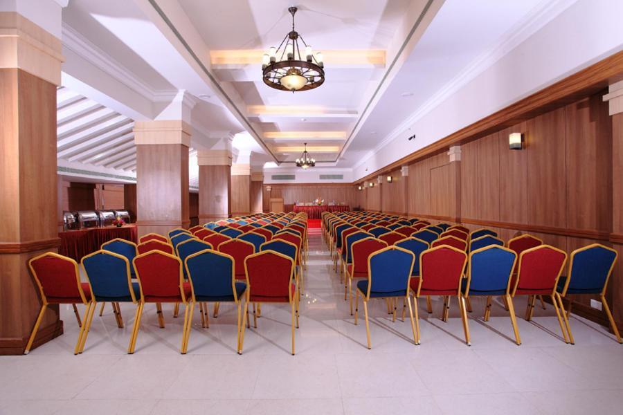 Pooram International Hotel Thrissur Buitenkant foto