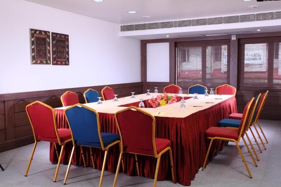 Pooram International Hotel Thrissur Buitenkant foto