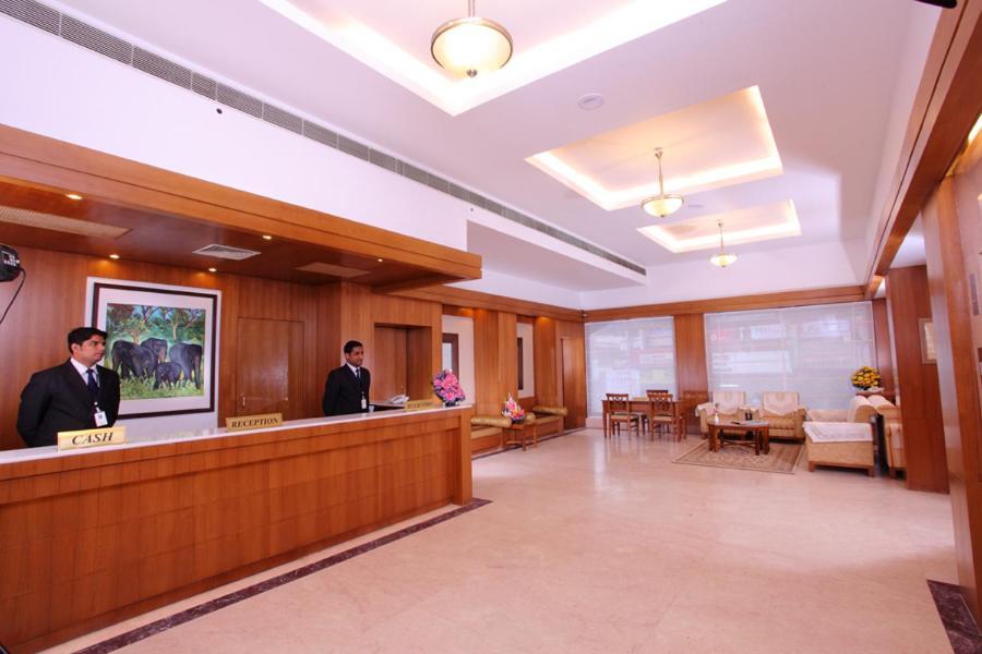 Pooram International Hotel Thrissur Buitenkant foto