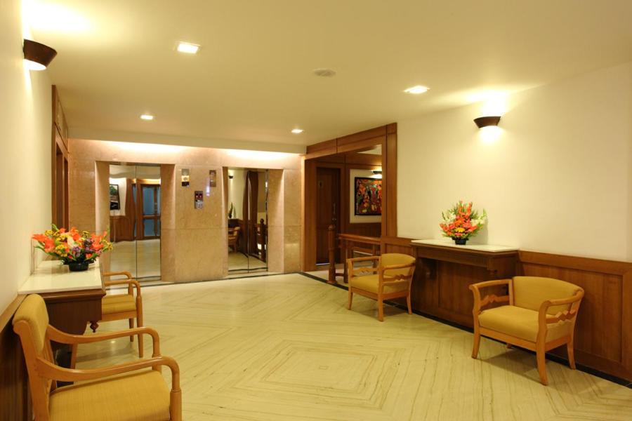 Pooram International Hotel Thrissur Buitenkant foto