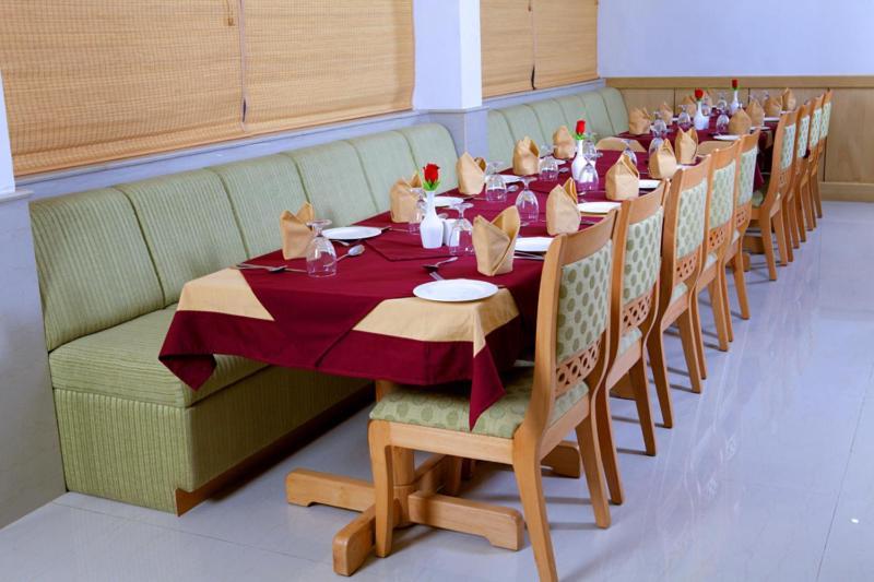 Pooram International Hotel Thrissur Buitenkant foto