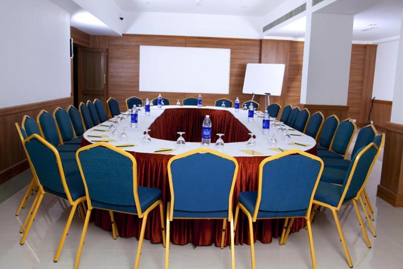 Pooram International Hotel Thrissur Buitenkant foto